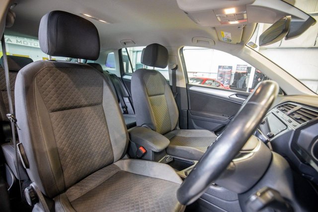 2018 Volkswagen Tiguan 2L SE Navigation 5dr - Photo 3