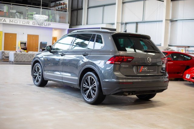 2018 Volkswagen Tiguan 2L SE Navigation 5dr - Photo 4