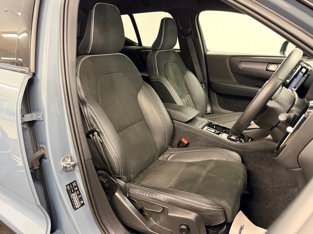 2020 VOLVO XC40 - Photo 3