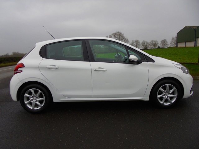 2016 PEUGEOT 208 1.2 PureTech Active Hatchback 5dr Petrol Manual Euro 6 (82 ps) - Photo 2