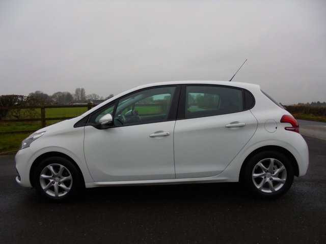 2016 PEUGEOT 208 1.2 PureTech Active Hatchback 5dr Petrol Manual Euro 6 (82 ps) - Photo 7