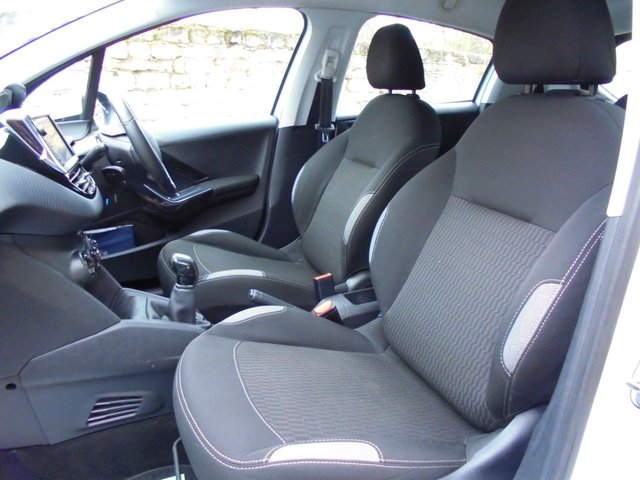 2016 PEUGEOT 208 1.2 PureTech Active Hatchback 5dr Petrol Manual Euro 6 (82 ps) - Photo 5