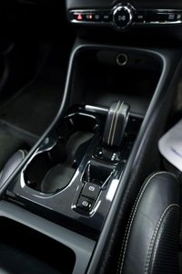 USED 2019 69 VOLVO XC40 1.5 T3 R-Design Auto Euro 6 (s/s) 5dr Service History, 2 Keys