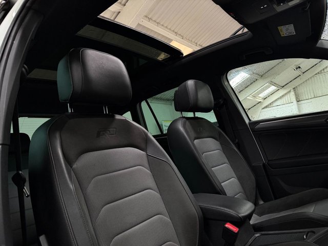 2020 Volkswagen Tiguan 2L R-Line Tech 5dr - Photo 3