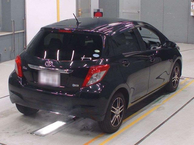 2012 TOYOTA VITZ 1.3 Automatic Petrol Hatchback Black 5dr - Photo 3