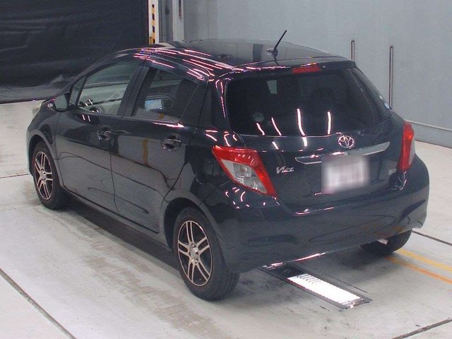 2012 TOYOTA VITZ 1.3 Automatic Petrol Hatchback Black 5dr - Photo 6
