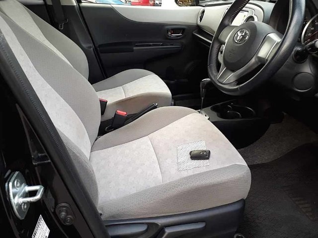 2012 TOYOTA VITZ 1.3 Automatic Petrol Hatchback Black 5dr - Photo 8
