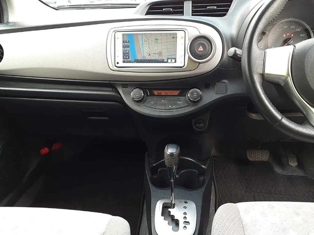 2012 TOYOTA VITZ 1.3 Automatic Petrol Hatchback Black 5dr - Photo 9