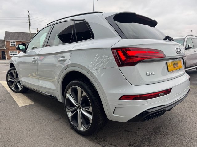 2021 AUDI Q5 2021 2.0 TDI 40 Edition 1 SUV 5dr Diesel S Tronic quattro Euro 6 (s/s) (204 ps) * HUGE SPEC LIST * REAR CAMERA * POWERED TAILGATE * 21" ALLOY WHEELS * HEATED NAPPA LEATHER * APPLE CARPLAY * VIRTUAL COCKPIT * LED LIGHTS * PRIVACY GLASS * ROOF RAILS * 3-ZONE CLIMATE CONTROL * GLACIER WHITE * AUDI DRIVE SELECT * 4-WAY LUMBAR SEATS * 10.1" DISPLAY * MULTI-FUNCTIONAL STEERING WHEEL * CRUISE CONTROL * KEYLESS START * SAT NAV * DAB * STUNNING THROUGHOUT * - Photo 2