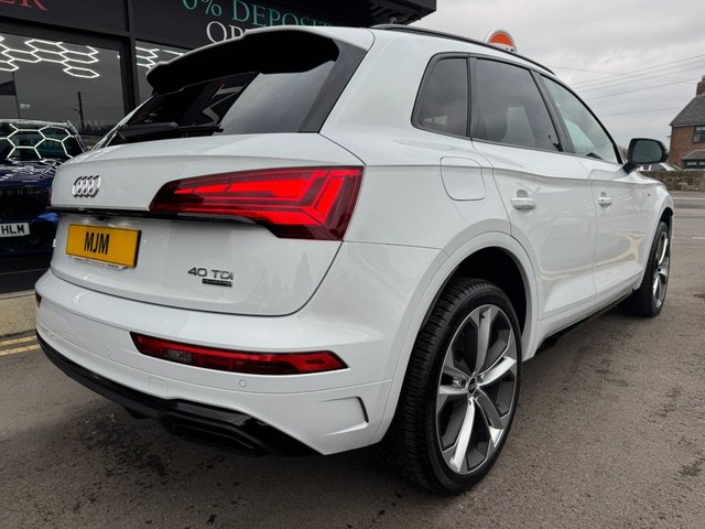 2021 AUDI Q5 2021 2.0 TDI 40 Edition 1 SUV 5dr Diesel S Tronic quattro Euro 6 (s/s) (204 ps) * HUGE SPEC LIST * REAR CAMERA * POWERED TAILGATE * 21" ALLOY WHEELS * HEATED NAPPA LEATHER * APPLE CARPLAY * VIRTUAL COCKPIT * LED LIGHTS * PRIVACY GLASS * ROOF RAILS * 3-ZONE CLIMATE CONTROL * GLACIER WHITE * AUDI DRIVE SELECT * 4-WAY LUMBAR SEATS * 10.1" DISPLAY * MULTI-FUNCTIONAL STEERING WHEEL * CRUISE CONTROL * KEYLESS START * SAT NAV * DAB * STUNNING THROUGHOUT * - Photo 6