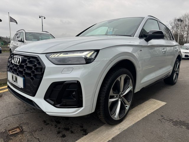 2021 AUDI Q5 2021 2.0 TDI 40 Edition 1 SUV 5dr Diesel S Tronic quattro Euro 6 (s/s) (204 ps) * HUGE SPEC LIST * REAR CAMERA * POWERED TAILGATE * 21" ALLOY WHEELS * HEATED NAPPA LEATHER * APPLE CARPLAY * VIRTUAL COCKPIT * LED LIGHTS * PRIVACY GLASS * ROOF RAILS * 3-ZONE CLIMATE CONTROL * GLACIER WHITE * AUDI DRIVE SELECT * 4-WAY LUMBAR SEATS * 10.1" DISPLAY * MULTI-FUNCTIONAL STEERING WHEEL * CRUISE CONTROL * KEYLESS START * SAT NAV * DAB * STUNNING THROUGHOUT * - Photo 7