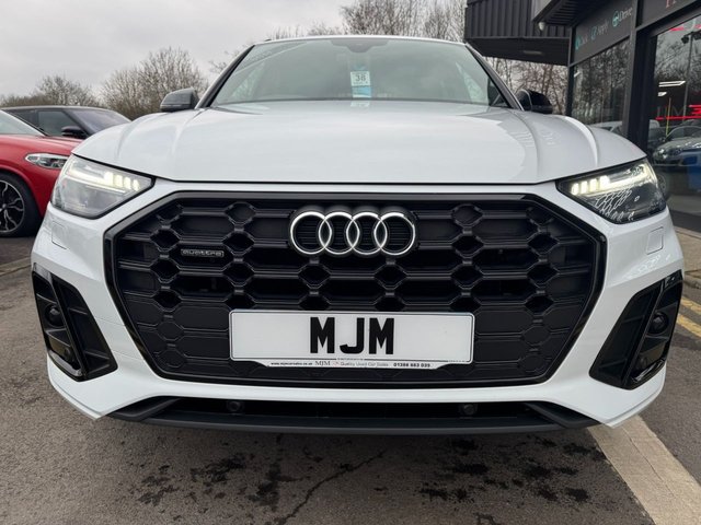 2021 AUDI Q5 2021 2.0 TDI 40 Edition 1 SUV 5dr Diesel S Tronic quattro Euro 6 (s/s) (204 ps) * HUGE SPEC LIST * REAR CAMERA * POWERED TAILGATE * 21" ALLOY WHEELS * HEATED NAPPA LEATHER * APPLE CARPLAY * VIRTUAL COCKPIT * LED LIGHTS * PRIVACY GLASS * ROOF RAILS * 3-ZONE CLIMATE CONTROL * GLACIER WHITE * AUDI DRIVE SELECT * 4-WAY LUMBAR SEATS * 10.1" DISPLAY * MULTI-FUNCTIONAL STEERING WHEEL * CRUISE CONTROL * KEYLESS START * SAT NAV * DAB * STUNNING THROUGHOUT * - Photo 9