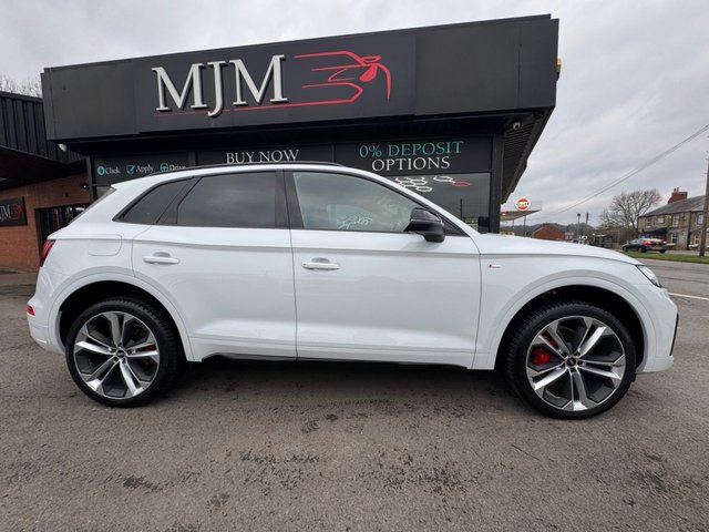 2021 AUDI Q5 2021 2.0 TDI 40 Edition 1 SUV 5dr Diesel S Tronic quattro Euro 6 (s/s) (204 ps) * HUGE SPEC LIST * REAR CAMERA * POWERED TAILGATE * 21" ALLOY WHEELS * HEATED NAPPA LEATHER * APPLE CARPLAY * VIRTUAL COCKPIT * LED LIGHTS * PRIVACY GLASS * ROOF RAILS * 3-ZONE CLIMATE CONTROL * GLACIER WHITE * AUDI DRIVE SELECT * 4-WAY LUMBAR SEATS * 10.1" DISPLAY * MULTI-FUNCTIONAL STEERING WHEEL * CRUISE CONTROL * KEYLESS START * SAT NAV * DAB * STUNNING THROUGHOUT * - Photo 10