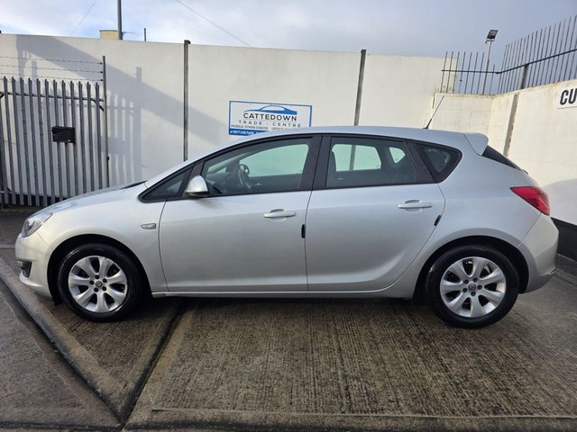2014 Vauxhall Astra 1.4L Design 5dr - Photo 2