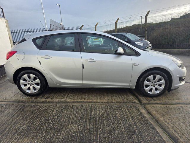 2014 Vauxhall Astra 1.4L Design 5dr - Photo 9