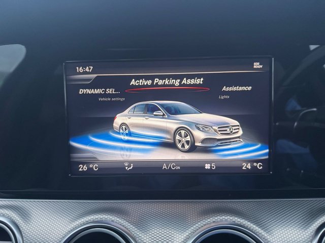 2017 Mercedes-Benz E-CLASS - Photo 11