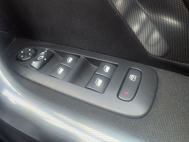 2016 PEUGEOT 2008 2016 1.2 PureTech Allure SUV 5dr Petrol Manual Euro 6 (s/s) (110 ps) - Photo 10