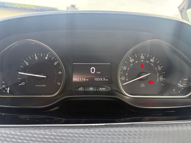 2016 PEUGEOT 2008 2016 1.2 PureTech Allure SUV 5dr Petrol Manual Euro 6 (s/s) (110 ps) - Photo 9