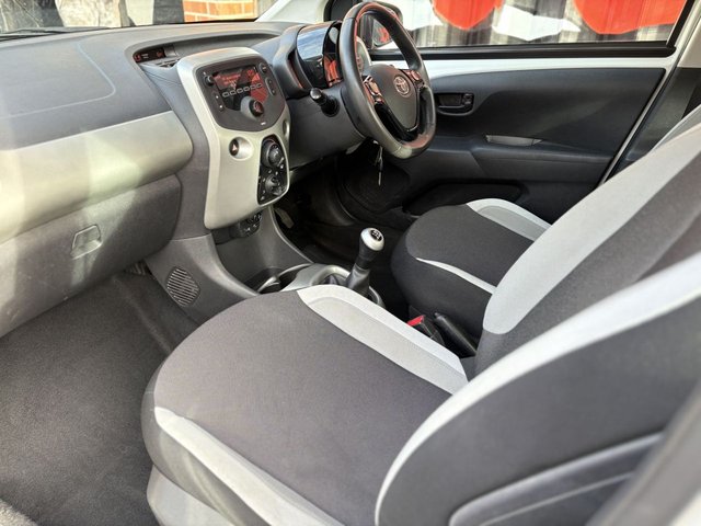 2014 TOYOTA AYGO - Photo 4