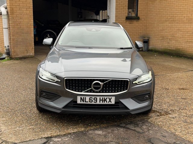 2019 Volvo V60 Cross Country 2L Plus 5dr - Photo 3