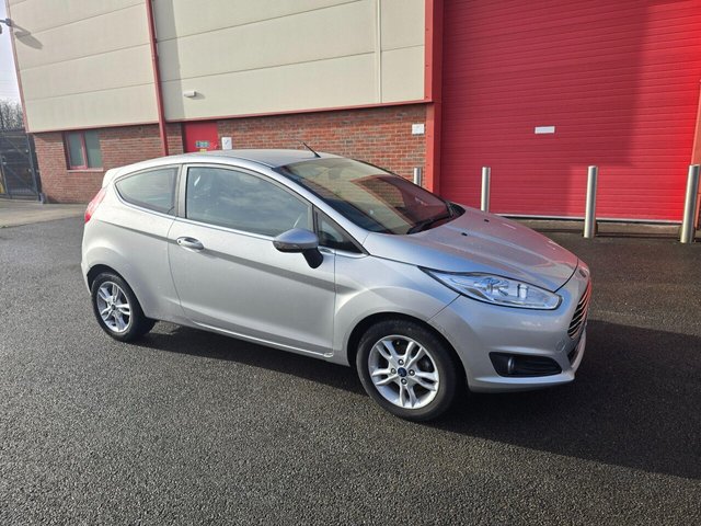 2015 FORD FIESTA - Photo 2