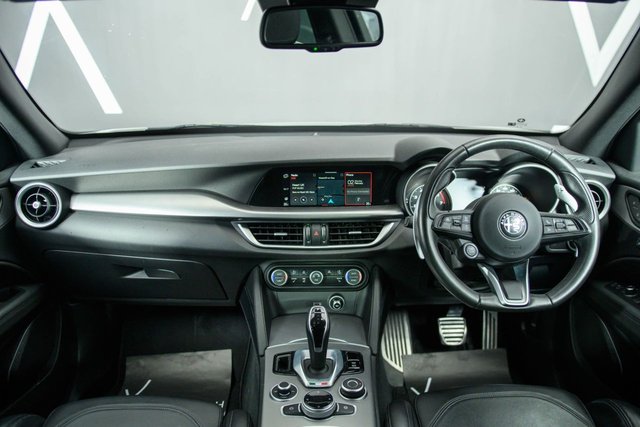 2022 Alfa Romeo STELVIO - Photo 2