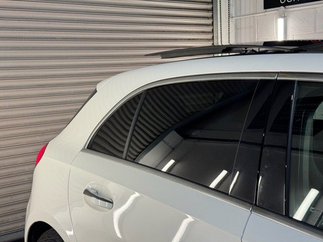 2021 MERCEDES-BENZ A-CLASS 2021 2.0 A220d AMG Line (Premium Plus 2) Hatchback 5dr Diesel 8G-DCT Euro 6 (s/s) (190 ps) - Photo 10