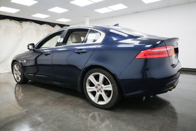 2015 JAGUAR XE 2.0d Portfolio Auto Euro 6 (s/s) 4dr - Photo 7