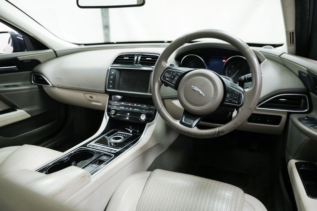 2015 JAGUAR XE 2.0d Portfolio Auto Euro 6 (s/s) 4dr - Photo 11