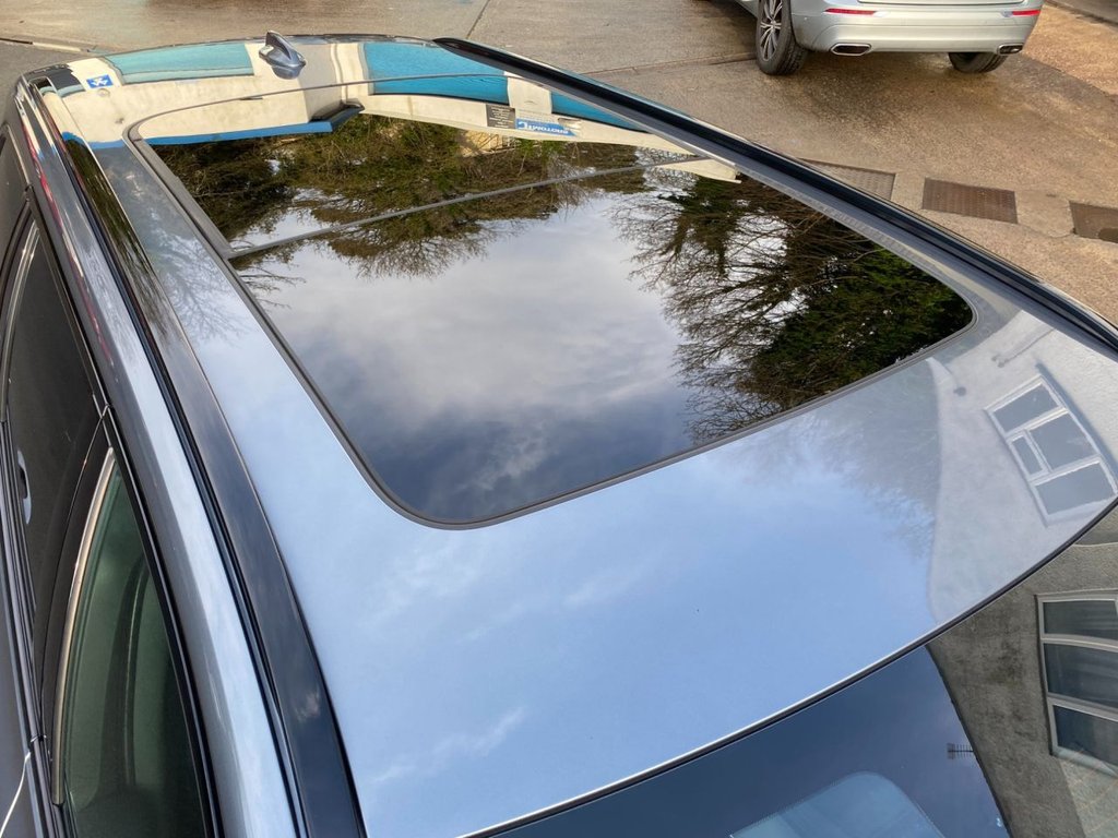 USED 2019 19 VOLVO V60 2.0 D4 R-Design Pro Estate 5dr Diesel Auto Euro 6 (s/s) (190 ps) HEATED SEATES, NAVIGATION, DAB