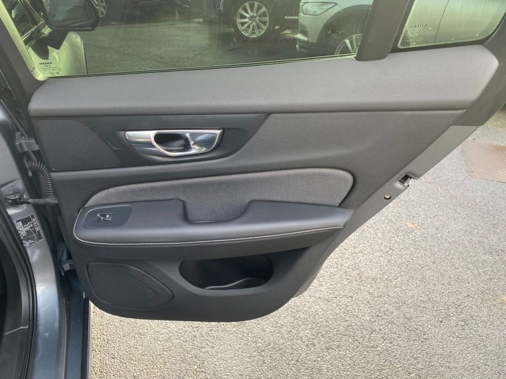 USED 2019 19 VOLVO V60 2.0 D4 R-Design Pro Estate 5dr Diesel Auto Euro 6 (s/s) (190 ps) HEATED SEATES, NAVIGATION, DAB
