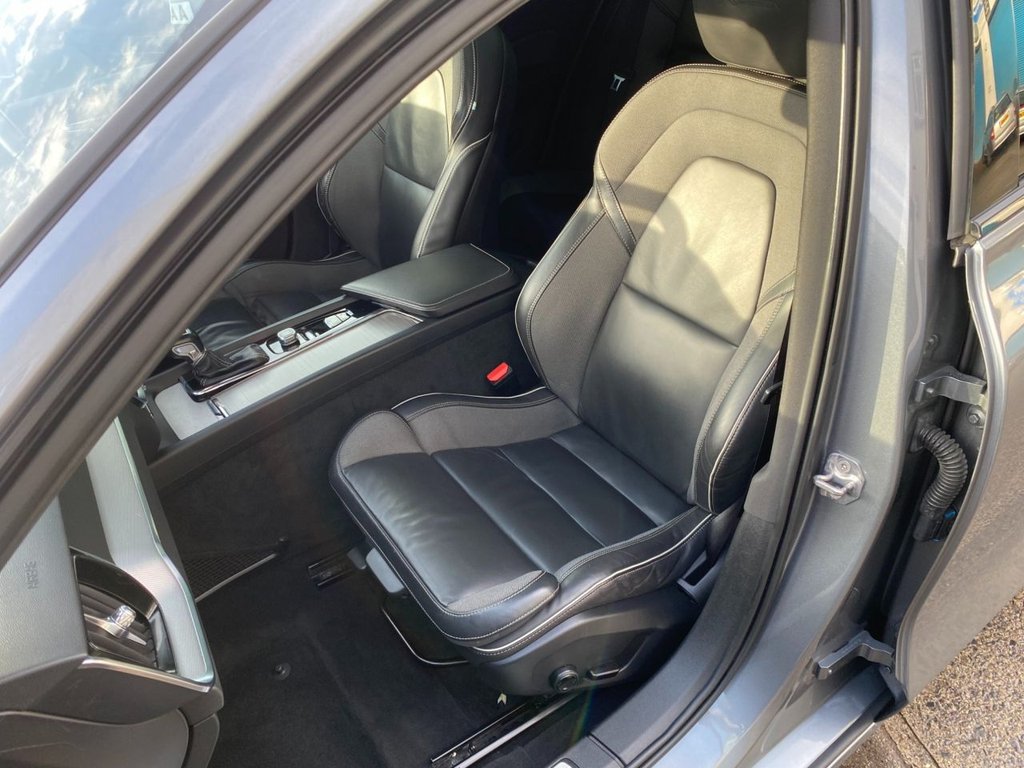 USED 2019 19 VOLVO V60 2.0 D4 R-Design Pro Estate 5dr Diesel Auto Euro 6 (s/s) (190 ps) HEATED SEATES, NAVIGATION, DAB