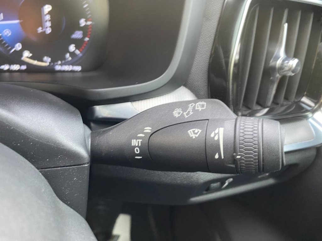 USED 2019 19 VOLVO V60 2.0 D4 R-Design Pro Estate 5dr Diesel Auto Euro 6 (s/s) (190 ps) HEATED SEATES, NAVIGATION, DAB