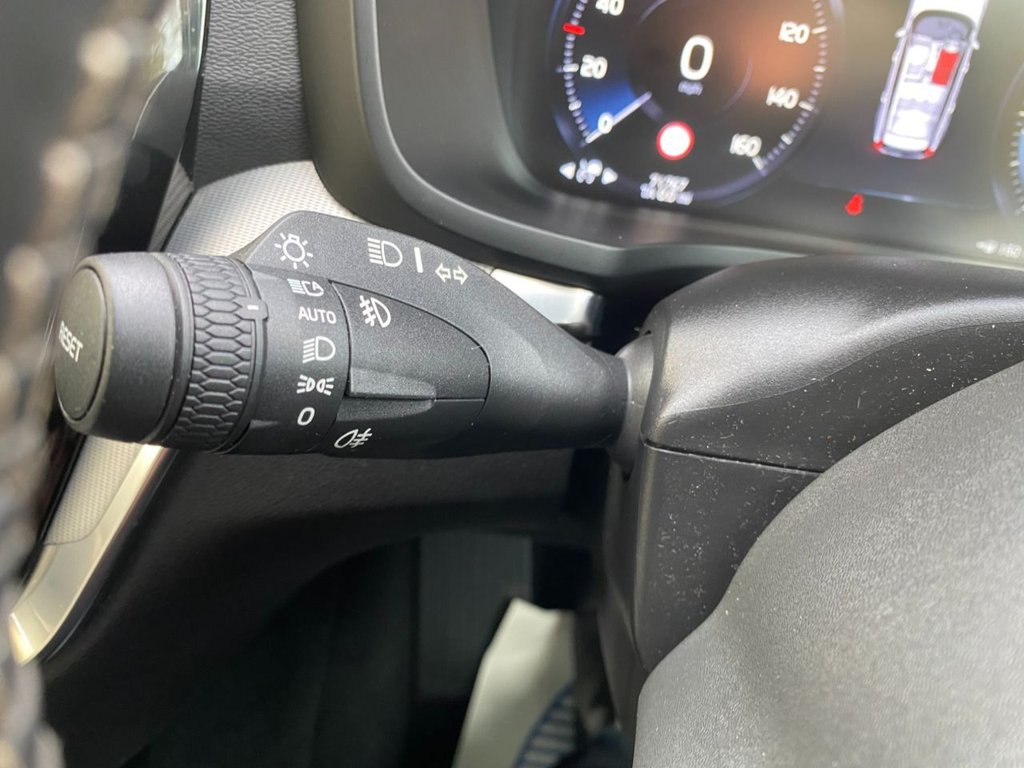 USED 2019 19 VOLVO V60 2.0 D4 R-Design Pro Estate 5dr Diesel Auto Euro 6 (s/s) (190 ps) HEATED SEATES, NAVIGATION, DAB