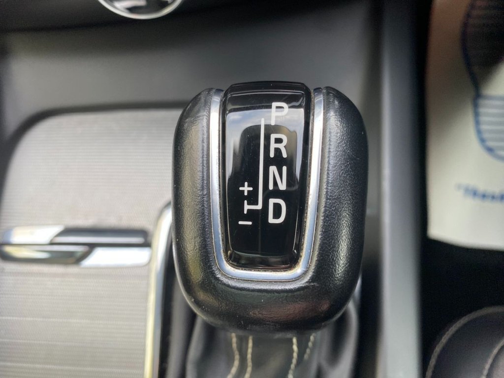 USED 2019 19 VOLVO V60 2.0 D4 R-Design Pro Estate 5dr Diesel Auto Euro 6 (s/s) (190 ps) HEATED SEATES, NAVIGATION, DAB