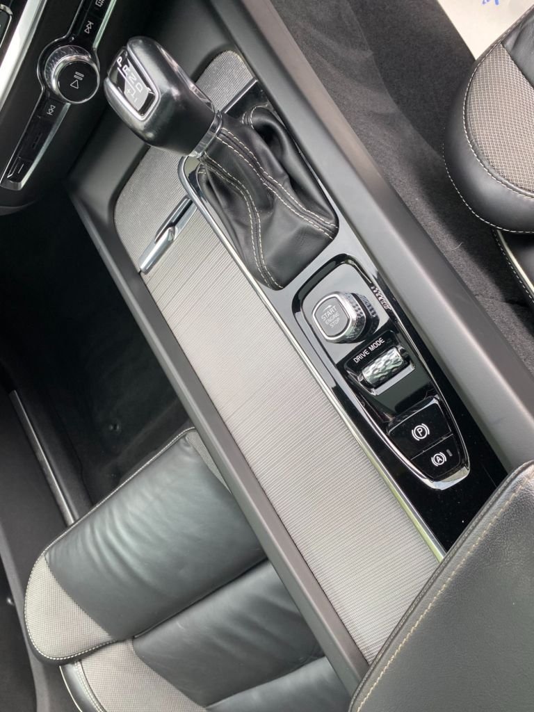 USED 2019 19 VOLVO V60 2.0 D4 R-Design Pro Estate 5dr Diesel Auto Euro 6 (s/s) (190 ps) HEATED SEATES, NAVIGATION, DAB