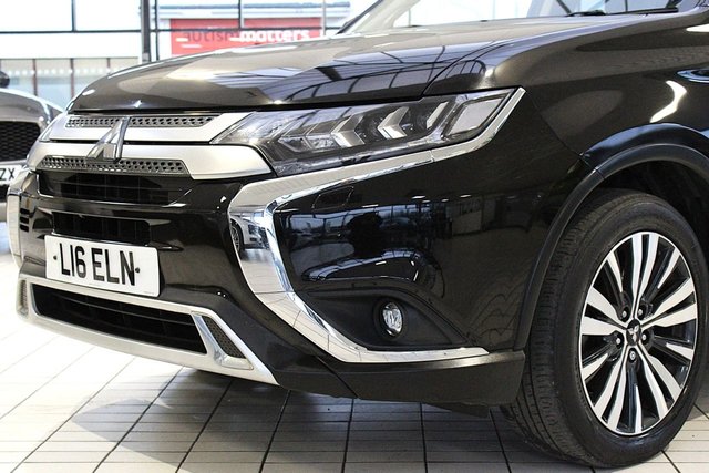 2019 MITSUBISHI OUTLANDER 2.0 MIVEC 4 SUV 5dr Petrol CVT 4WD Euro 6 (s/s) (150 ps) - Photo 4