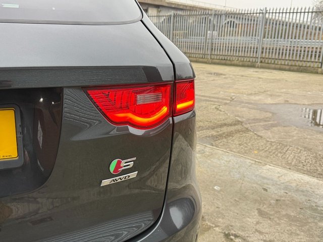 2017 JAGUAR F-PACE - Photo 11