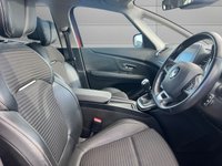 USED 2017 67 RENAULT SCENIC 1.6 dCi Dynamique Nav MPV 5dr Diesel Manual Euro 6 (s/s) (130 ps) ** 7 MAIN DEALER STAMPS &ldquo;
