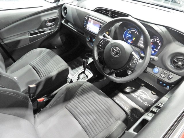 2017 Toyota Yaris 1.5L null 5dr - Photo 4