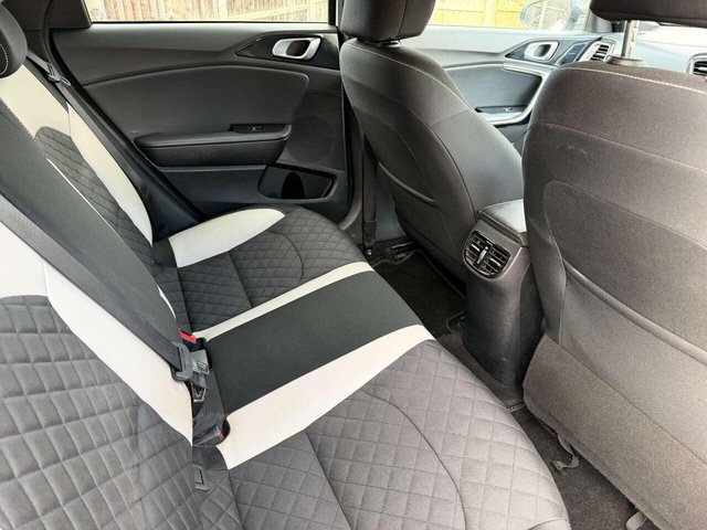 2019 Kia Proceed - Photo 9