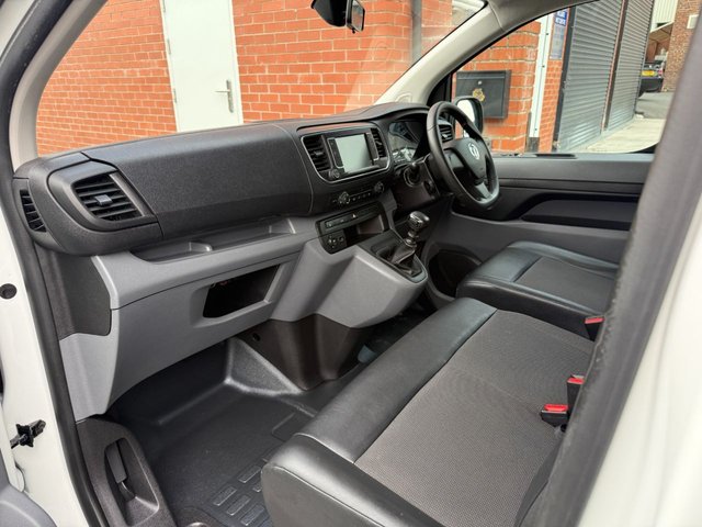 2021 VAUXHALL VIVARO - Photo 10