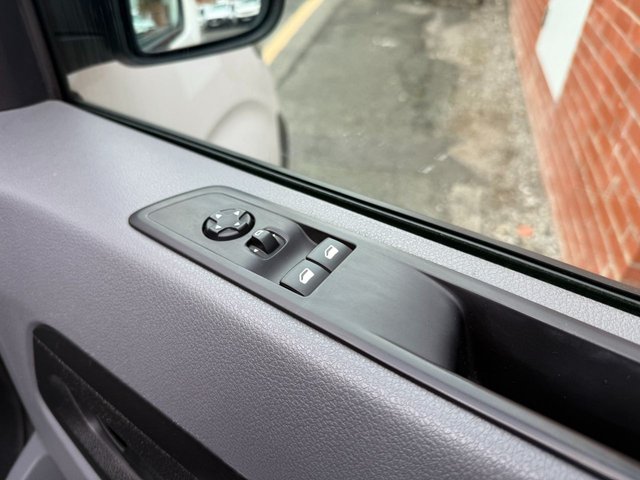 2021 VAUXHALL VIVARO - Photo 11