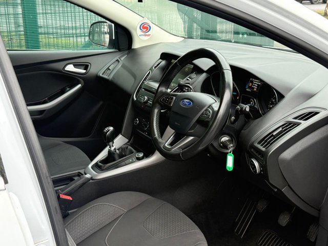 2016 FORD FOCUS 1.5 TDCi Zetec Hatchback 5dr Diesel Manual Euro 6 (s/s) (120 ps) - Photo 2