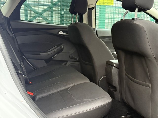 2016 FORD FOCUS 1.5 TDCi Zetec Hatchback 5dr Diesel Manual Euro 6 (s/s) (120 ps) - Photo 9