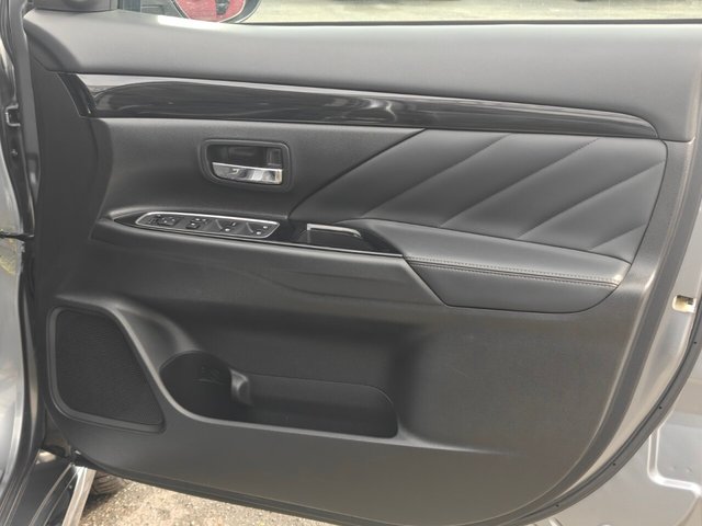 2017 MITSUBISHI OUTLANDER - Photo 11