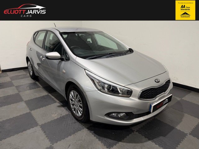 2014 2014 KIA CEED 1.6 CRDi EcoDynamics 1 Hatchback 5dr Diesel Manual Euro 5 (s/s) (126 bhp) Year 2014 photo