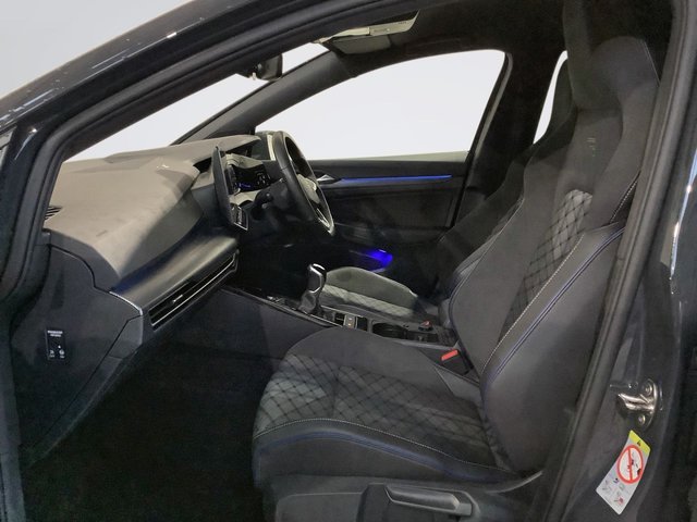 2024 Volkswagen Golf 1.5L R-Line 5dr - Photo 9