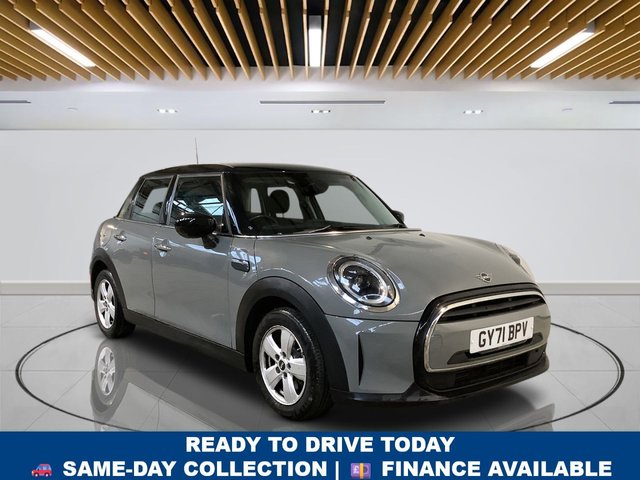 View our MINI Hatch 1.5 Cooper Classic Hatchback 5dr Petrol Manual Euro 6 (s/s) (136 ps)