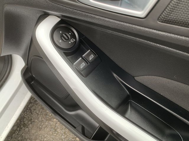 2016 FORD FIESTA 1.25 Zetec White Edition Hatchback 3dr Petrol Manual Euro 6 (82 ps) - Photo 10